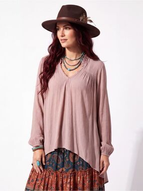 Desert Blush Peasant Blouse Long Sleeve Ruffle V Neck Crinkle Hilo Hem M NWT